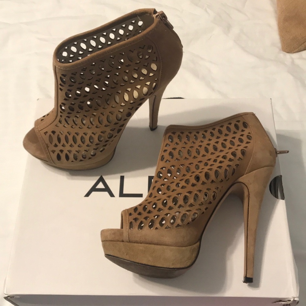 ALDO PEEP TOE HEEL/booties